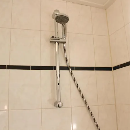 Beautiful In With 2 Bedrooms And Wifi Holiday home *